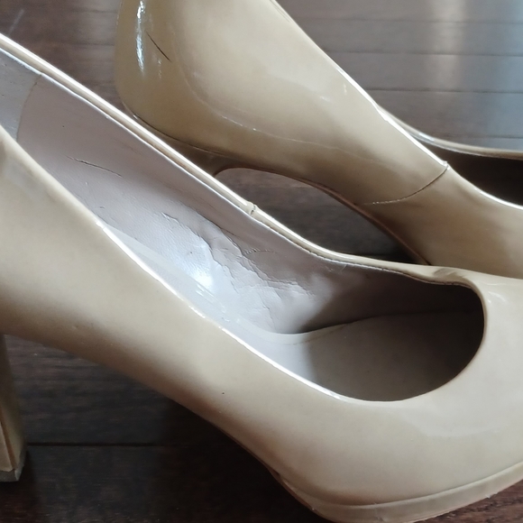 Franco Sarto nude patent pumps (7.5) - Picture 3 of 5